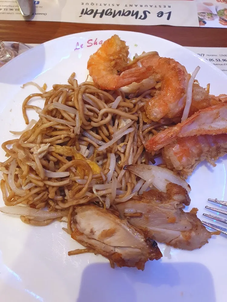 Nouilles Sautes Crevettes Pimentées Poulet Halal